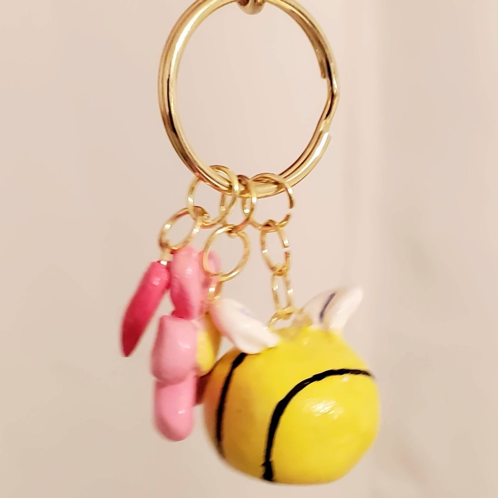 Gold Kawaii Bee Keychain - Picture 3 of 5